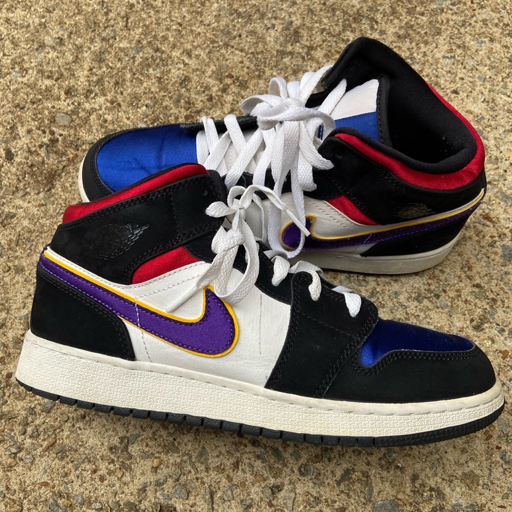 - Air Jordan 1 Mid SE Rivals Multi-Color - Picture 5 of 16